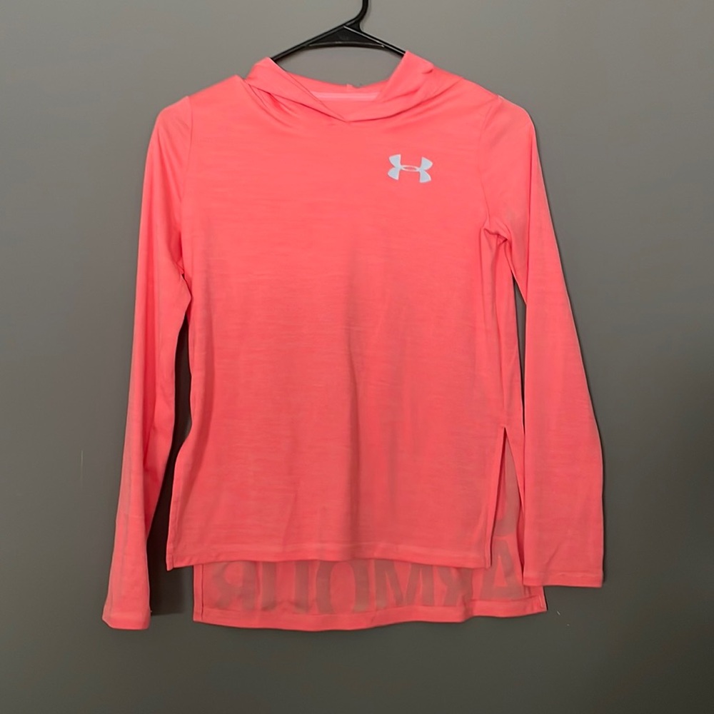 Under armour woman’s thin wear active shirt